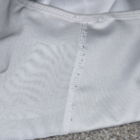 Nike Women's White and Black Sports Bra - Picture 5 of 6